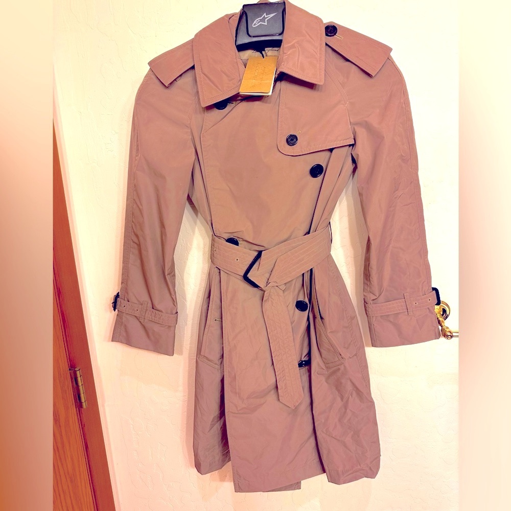 Burberry women’s XS trench coat NWT